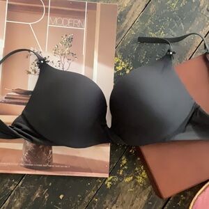 32 B Victoria Secret plunge padded bra. Good condition
